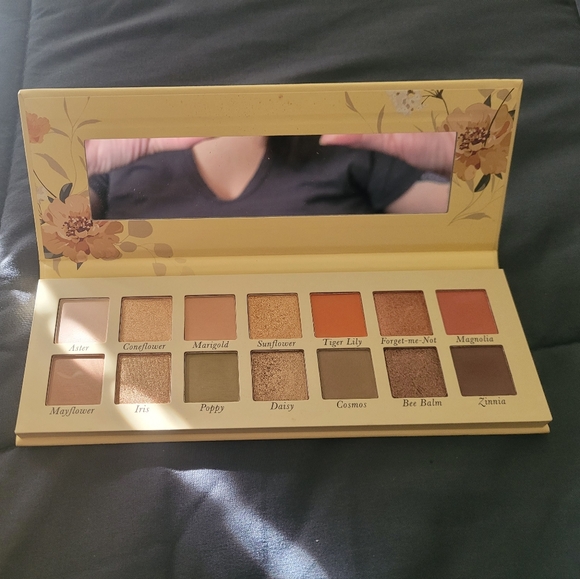 NWOB Laura Geller Floral Eyeshadow Palette - Picture 2 of 3